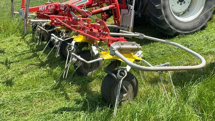 Welche Komponenten bei der Bewirtschaftung pferdegerechte Qualität hervorbringen erfährst du bei BEST OF HORSE HAY