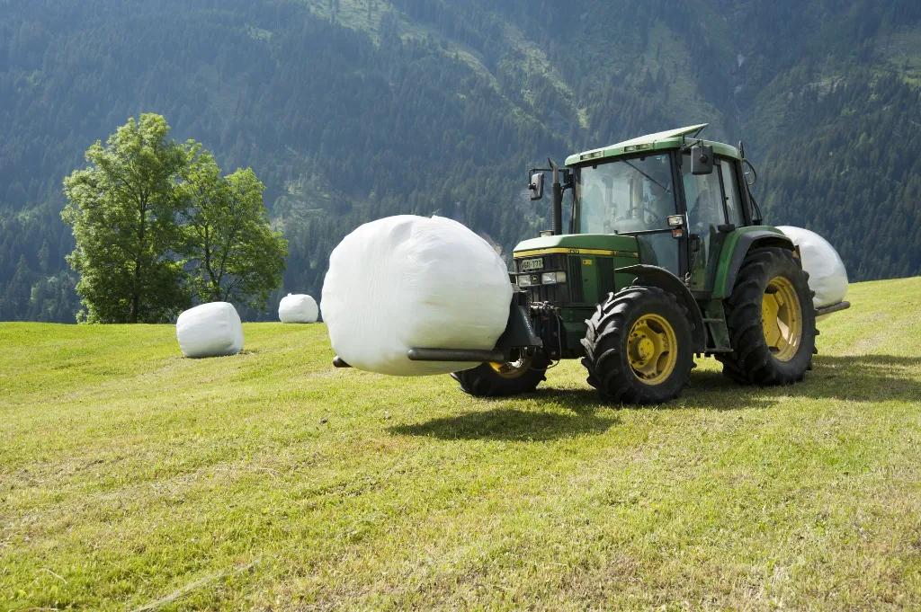 Pferdeheu-Produktion-Haylage-Heulage.webp